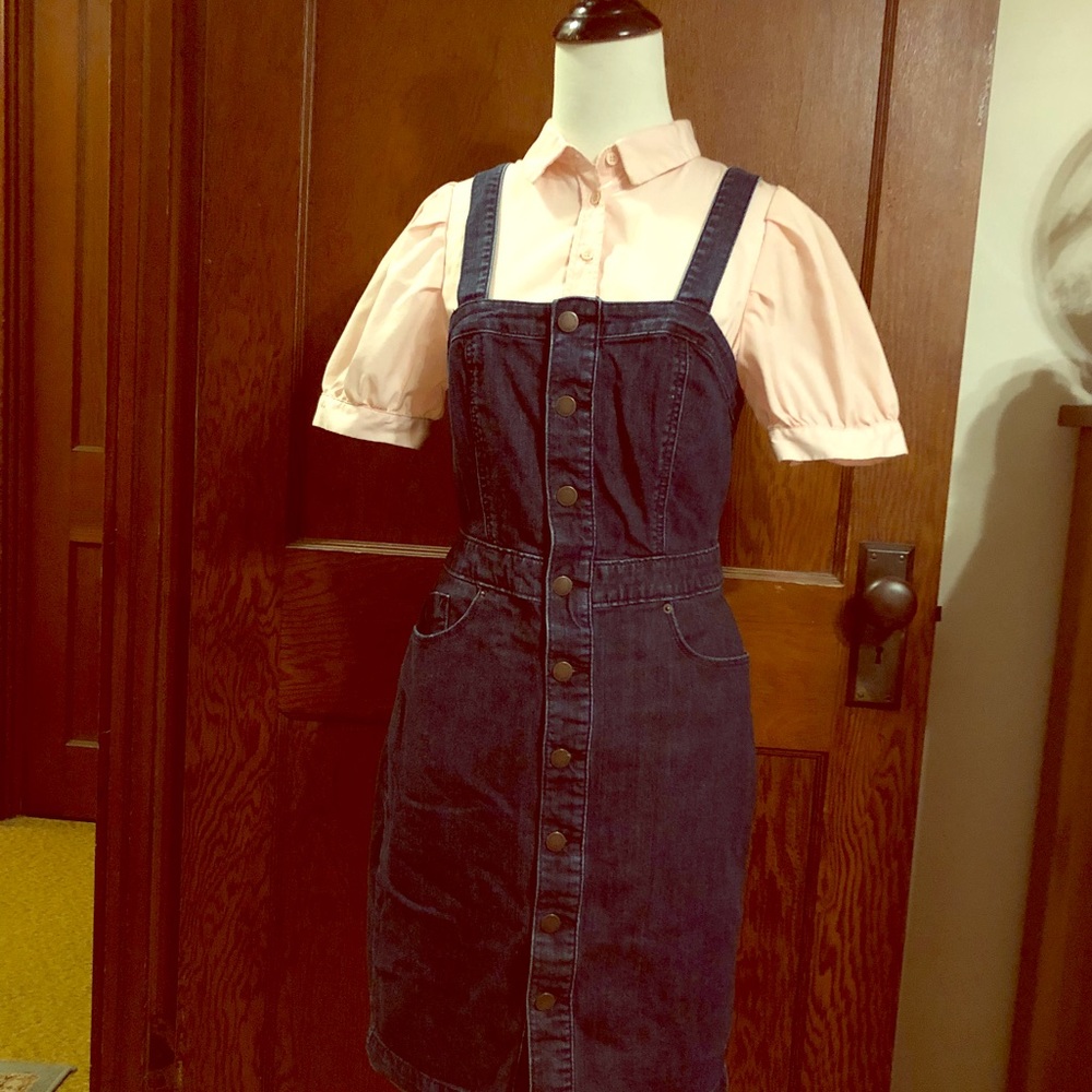 Denim button up dress. 👖